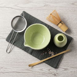 Matcha set 4Barista (light green) – un servizio in ceramica per preparare il tè matcha 