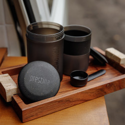 Wacaco Prestina (coal black) – una caffettiera portatile